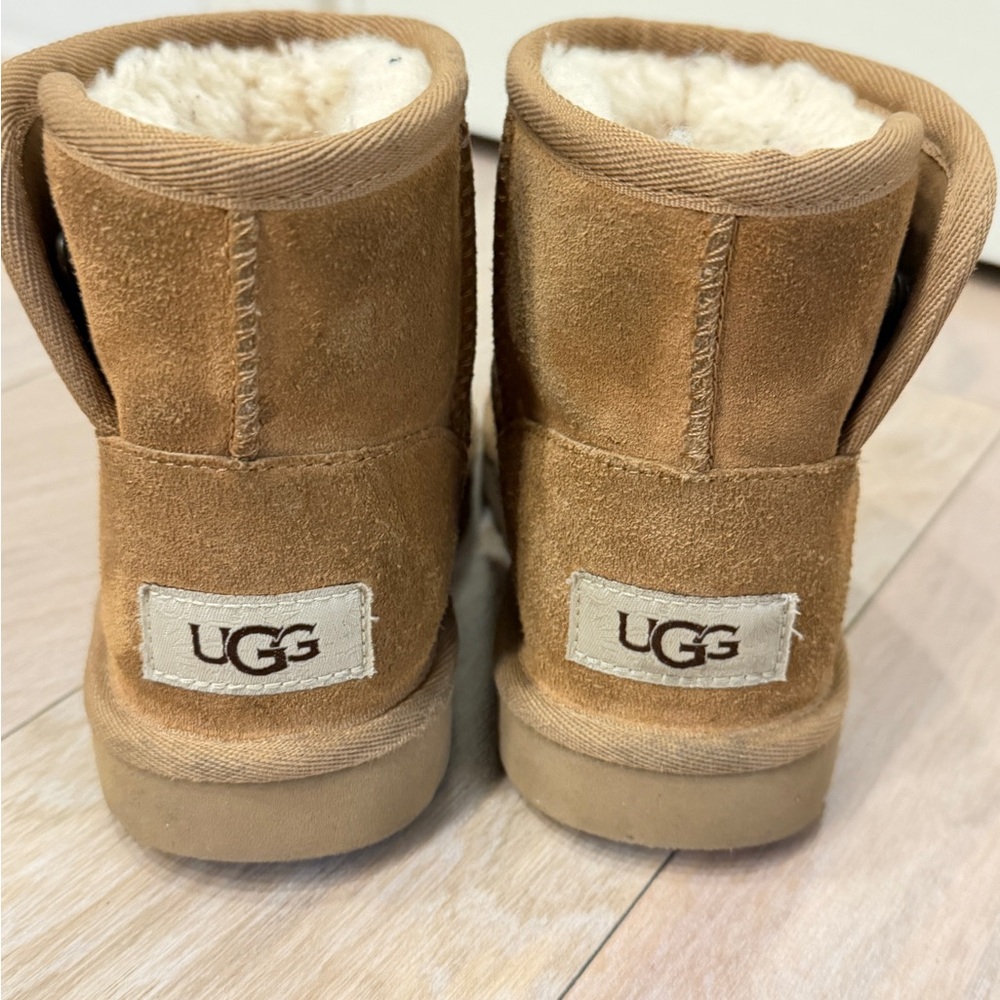 UGG Kids Brown Cozy Boots - Picture 4 of 7